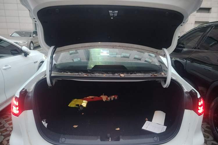 Used Geely Auto Emgrand 2026 Model 5th Generation 1.5L CVT Luxury Edition Trunk