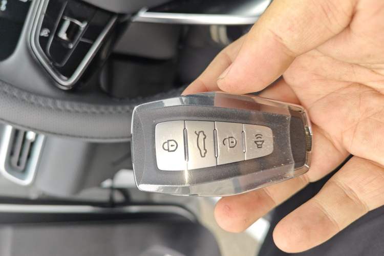 Used Geely Auto Emgrand 2026 Model 4th Generation 4 Millionth Anniversary Edition 1.5L CVT Overdrive Edition Vehicle Key