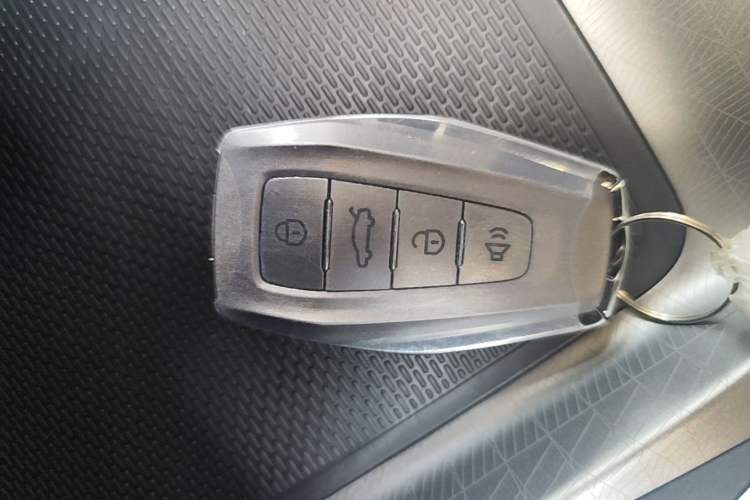 Used Geely Auto Emgrand 2026 Model 4th Generation 4 Millionth Anniversary Edition 1.5L CVT Overdrive Edition Vehicle Key