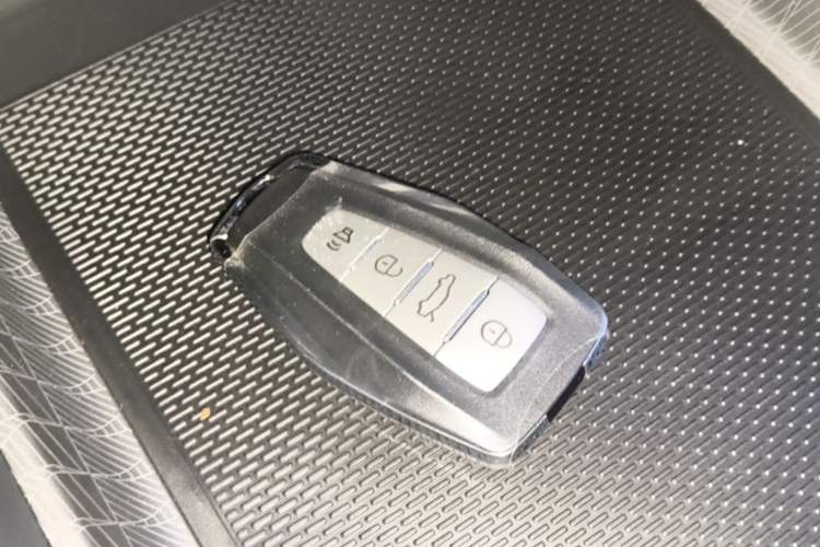 Used Geely Auto Emgrand 2026 Model 4th Generation 4 Millionth Anniversary Edition 1.5L CVT Overdrive Edition Vehicle Key