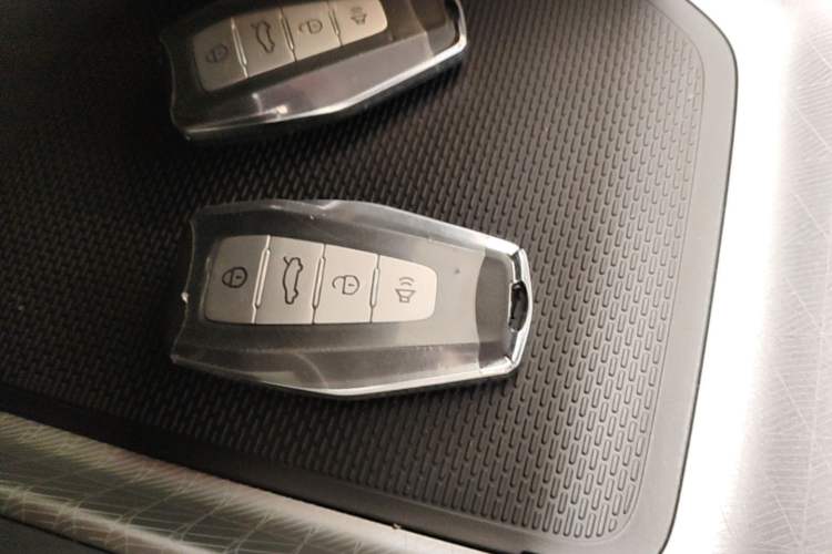 Used Geely Auto Emgrand 2026 Model 4th Generation 4 Millionth Anniversary Edition 1.5L CVT Overdrive Edition Vehicle Key