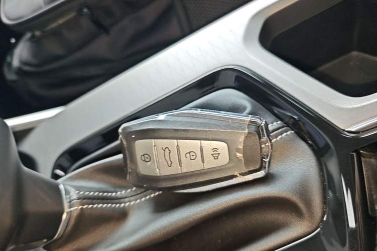 Used Geely Auto Emgrand 2026 Model 4th Generation 4 Millionth Anniversary Edition 1.5L CVT Feiyue Edition Vehicle Key