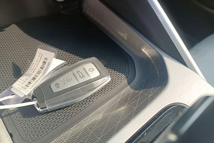 Used Geely Auto Emgrand 2026 Model 4th Generation 4 Millionth Anniversary Edition 1.5L CVT Feiyue Edition Vehicle Key