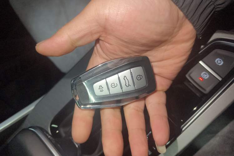 Used Geely Auto Emgrand 2026 Model 4th Generation 4 Millionth Anniversary Edition 1.5L CVT Feiyue Edition Vehicle Key