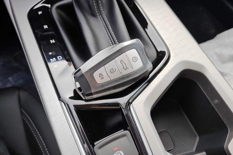 Used Geely Auto Emgrand 2026 Model 4th Generation 4 Millionth Anniversary Edition 1.5L CVT Feiyue Edition Vehicle Key
