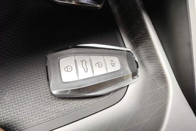 Used Geely Auto Emgrand 2026 Model 4th Generation 4 Millionth Anniversary Edition 1.5L CVT Overdrive Edition Vehicle Key