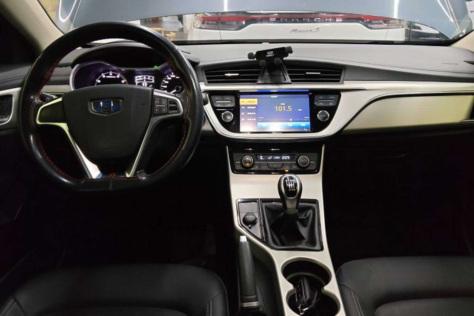 Used Geely Auto Emgrand GL 2017 1.8L Manual Elite Model Center Console