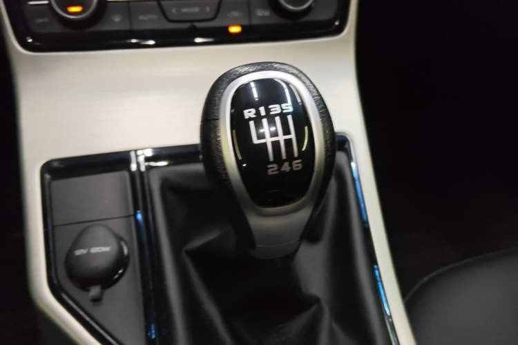 Used Geely Auto Emgrand GL 2017 1.8L Manual Elite Model Gear Lever