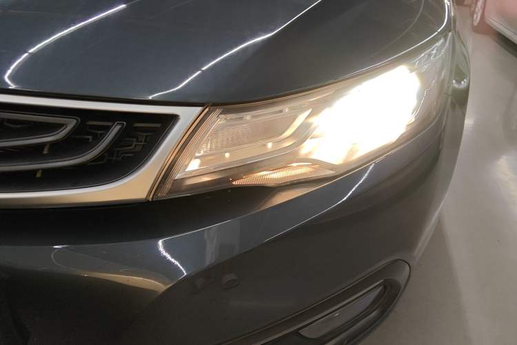 Used Geely Auto Emgrand GL 2017 1.8L Manual Elite Model Left Front Headlight
