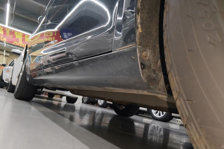 Used Geely Auto Emgrand GL 2017 1.8L Manual Elite Model Right Side Sill