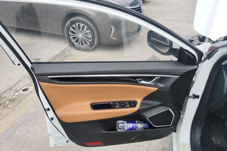 Used Geely Auto Emgrand GL 2020 1.4T Manual Luxury Model Interior 7