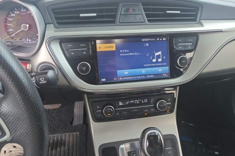 Used Geely Auto Emgrand GL 2017 1.3T DCT Luxury Model Audio And AC Panel