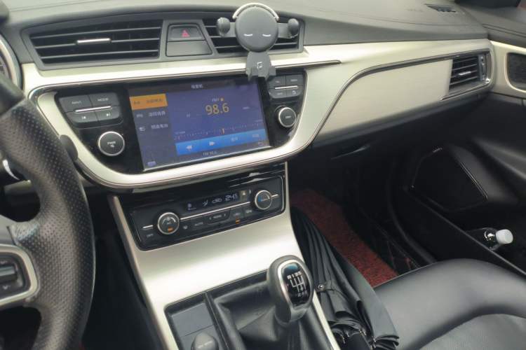 Used Geely Auto Emgrand GL 2017 1.8L Manual Elite Model Audio And AC Panel