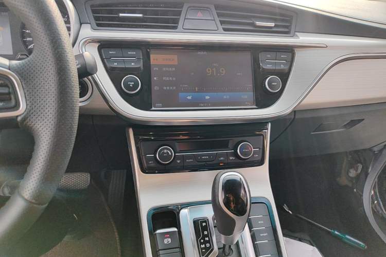 Used Geely Auto Emgrand GL 2017 1.3T DCT Elite Model Audio And AC Panel
