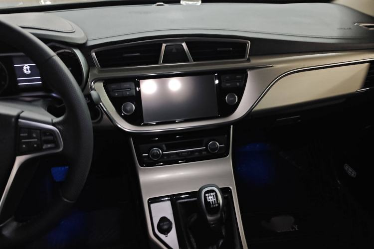 Used Geely Auto Emgrand GL 2017 1.8L Manual Elite Model Audio And AC Panel