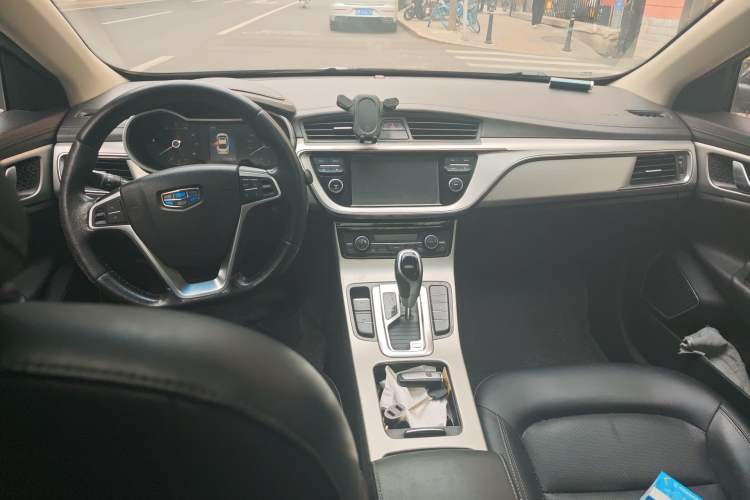 Used Geely Auto Emgrand GL 2017 1.8L DCT Elite Model Center Console