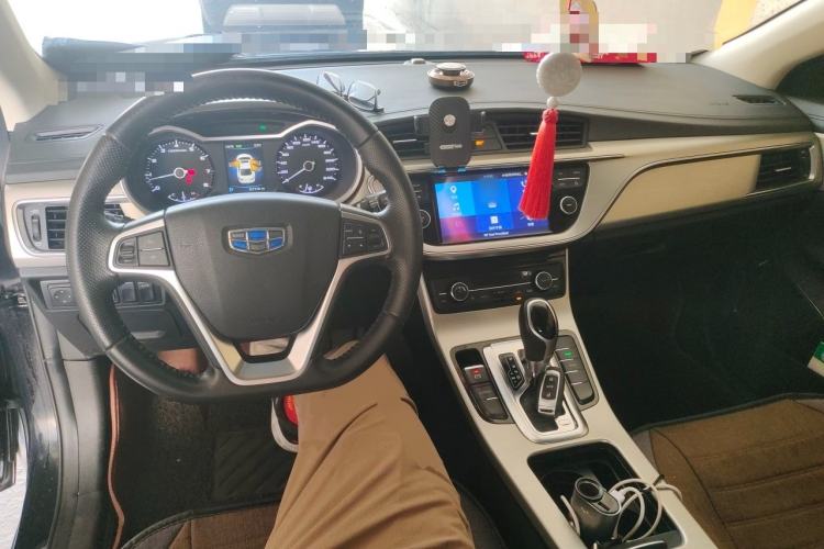Used Geely Auto Emgrand GL 2017 1.8L DCT Elite Model Center Console