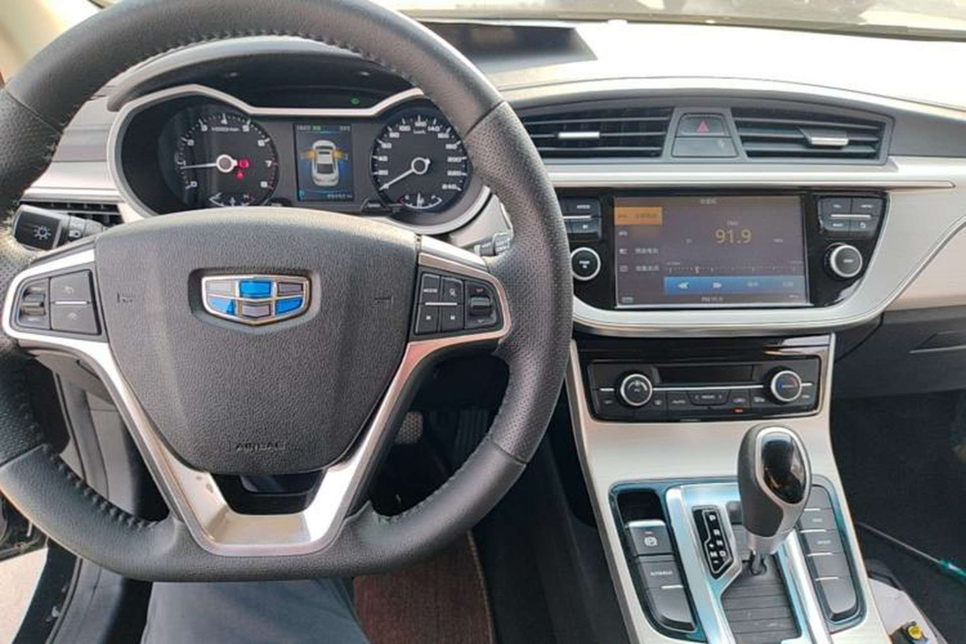 Used Geely Auto Emgrand GL 2017 1.3T DCT Elite Model Center Console
