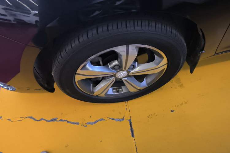 Used Geely Auto Emgrand GL 2017 1.8L DCT Elite Model Exterior 7