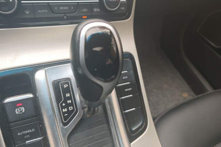 Used Geely Auto Emgrand GL 2017 1.8L DCT Elite Model Gear Lever