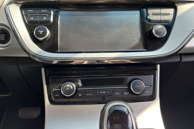 Used Geely Auto Emgrand GL 2017 1.3T DCT Elite Model Gear Lever