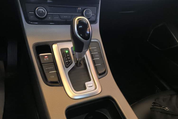 Used Geely Auto Emgrand GL 2017 1.8L DCT Elite Model Gear Lever