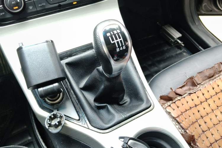 Used Geely Auto Emgrand GL 2017 1.3T Manual Elite Model Gear Lever