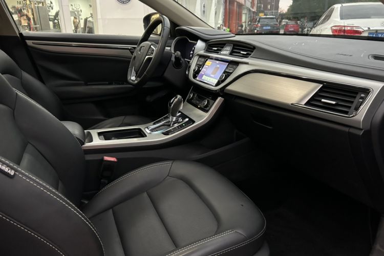 Used Geely Auto Emgrand GL 2017 1.3T DCT Elite Model Interior 7