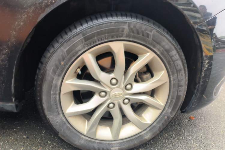Used Geely Auto Emgrand GL 2017 1.8L Manual Elite Model Right Front Wheel Hub