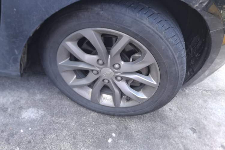 Used Geely Auto Emgrand GL 2017 1.8L Manual Elite Model Right Front Wheel Hub