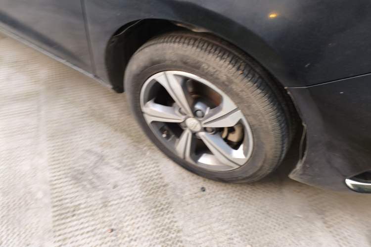 Used Geely Auto Emgrand GL 2017 1.8L Manual Elite Model Right Front Wheel Hub
