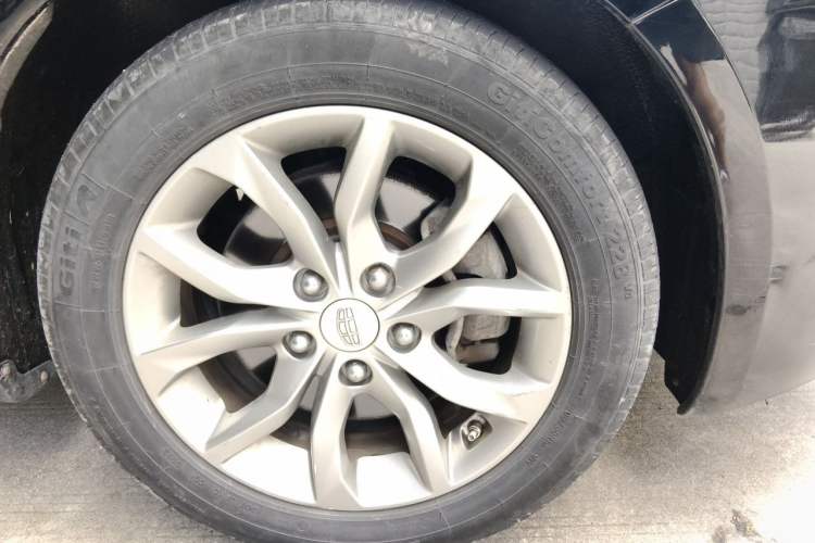 Used Geely Auto Emgrand GL 2017 1.3T Manual Elite Model Right Front Wheel Hub