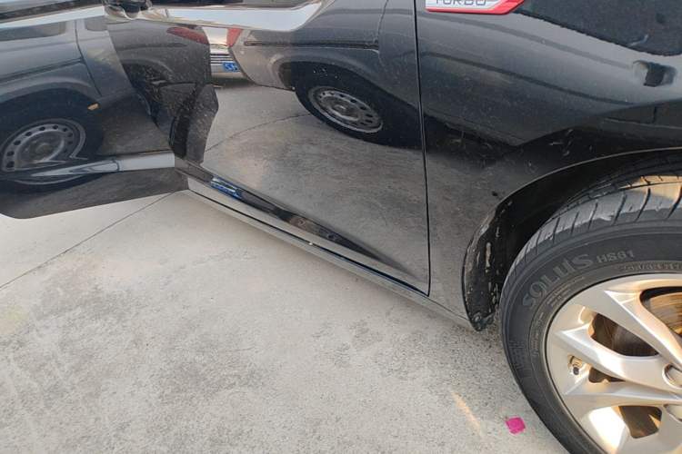 Used Geely Auto Emgrand GL 2017 1.3T DCT Elite Model Right Side Sill