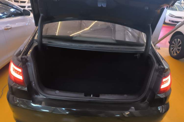 Used Geely Auto Emgrand GL 2017 1.8L DCT Elite Model Trunk