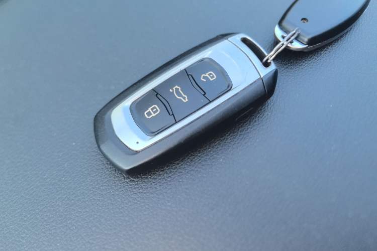 Used Geely Auto Emgrand GL 2017 1.8L Manual Elite Model Vehicle Key