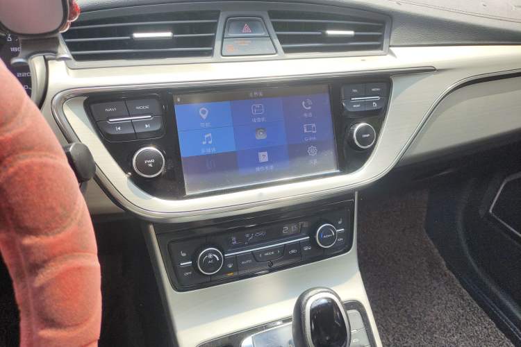 Used Geely Auto Emgrand GL 2017 1.3T DCT Luxury Model Audio And AC Panel