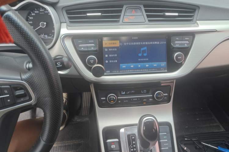 Used Geely Auto Emgrand GL 2017 1.3T DCT Elite Model Audio And AC Panel