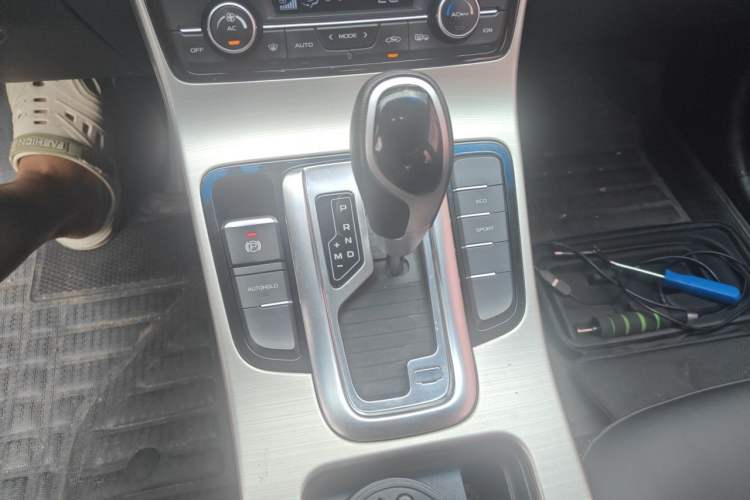 Used Geely Auto Emgrand GL 2017 1.3T DCT Elite Model Gear Lever
