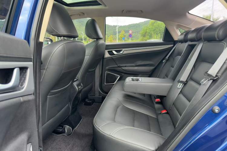 Used Geely Auto Emgrand GL 2017 1.8L DCT Elite Model Interior 3