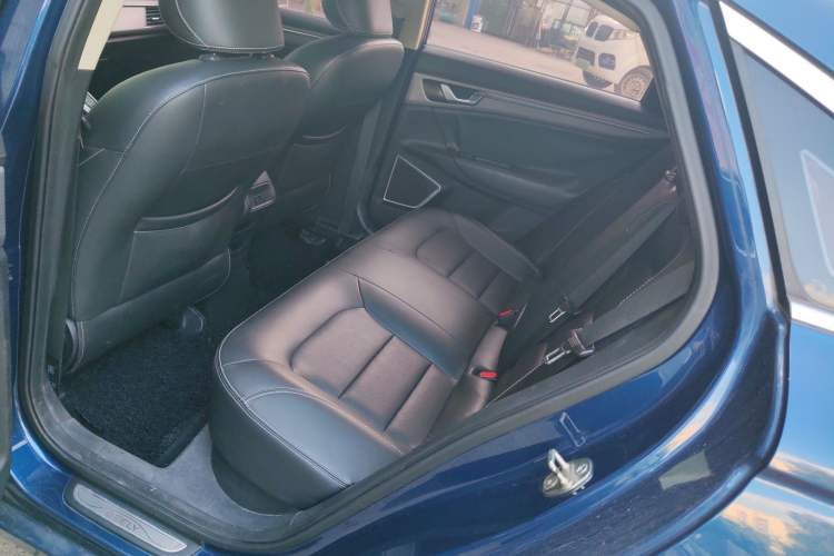 Used Geely Auto Emgrand GL 2017 1.8L DCT Elite Model Interior 4