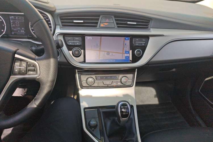 Used Geely Auto Emgrand GL 2017 1.8L Manual Elite Model Center Console