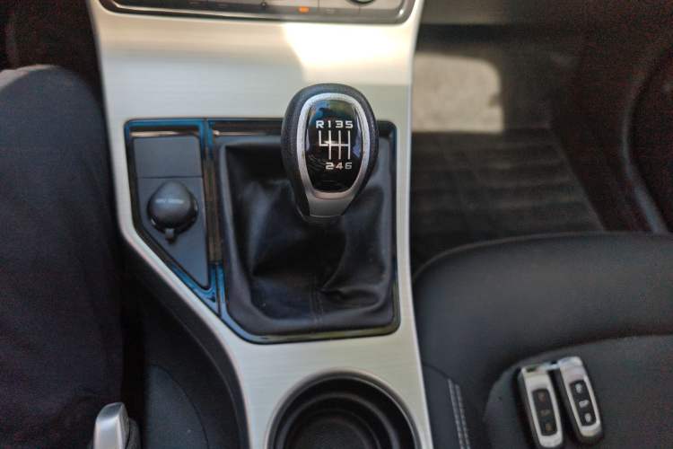 Used Geely Auto Emgrand GL 2017 1.8L Manual Elite Model Gear Lever