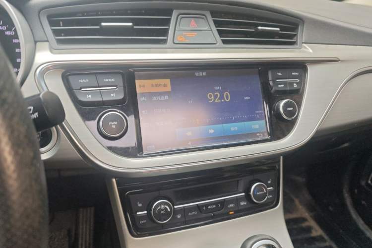 Used Geely Auto Emgrand GL 2017 1.3T DCT Luxury Model Audio And AC Panel