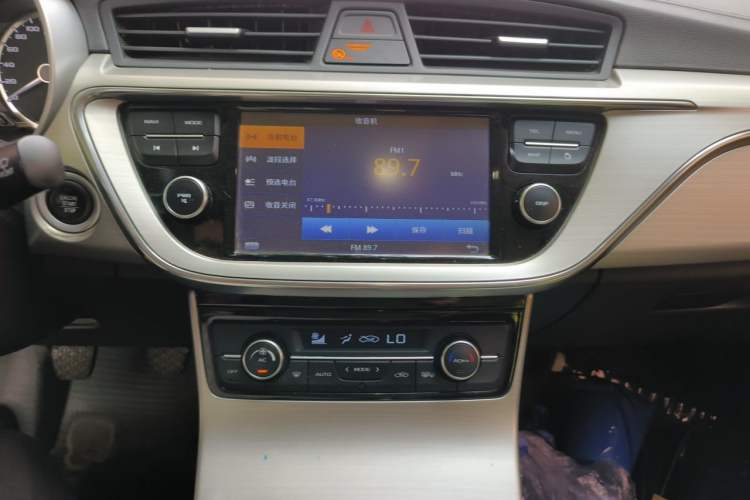 Used Geely Auto Emgrand GL 2017 1.3T Manual Elite Model Audio And AC Panel