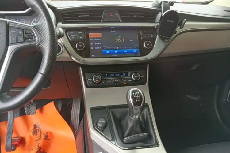 Used Geely Auto Emgrand GL 2017 1.3T Manual Elite Model Audio And AC Panel