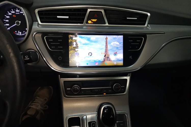 Used Geely Auto Emgrand GL 2017 1.8L DCT Elite Model Audio And AC Panel