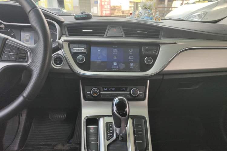 Used Geely Auto Emgrand GL 2017 1.8L DCT Elite Model Audio And AC Panel