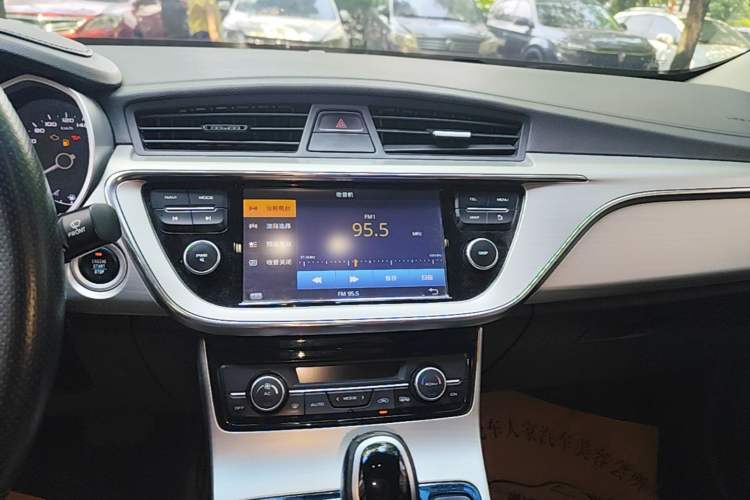 Used Geely Auto Emgrand GL 2017 1.8L DCT Elite Model Audio And AC Panel