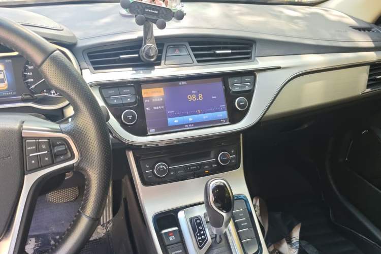 Used Geely Auto Emgrand GL 2017 1.3T DCT Luxury Model Audio And AC Panel