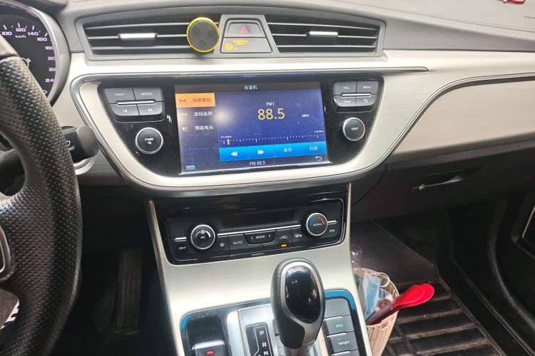 Used Geely Auto Emgrand GL 2017 1.3T DCT Elite Model Audio And AC Panel